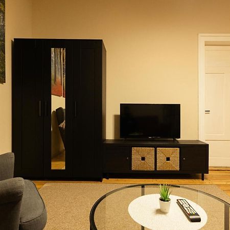 Chic Apartment In Historical City Center Тімішоара Екстер'єр фото