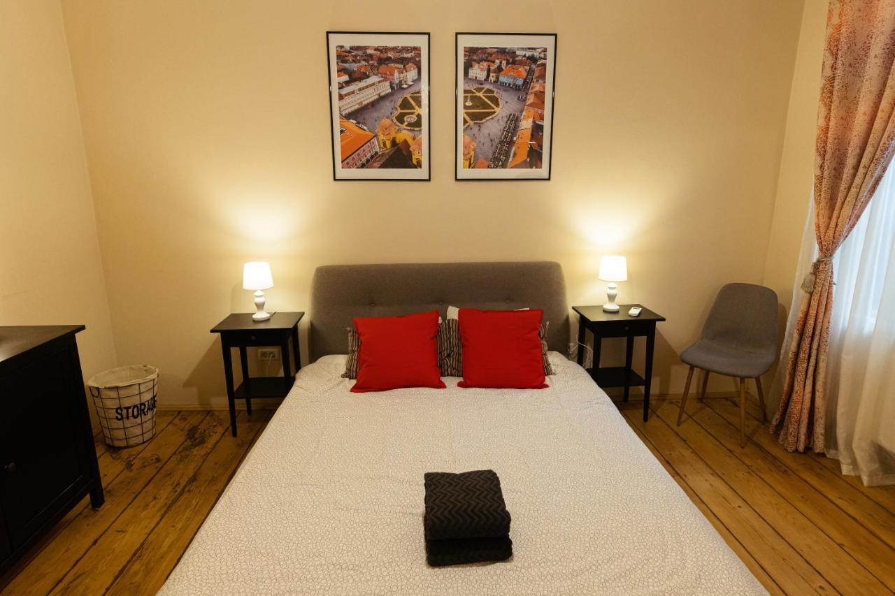 Chic Apartment In Historical City Center Тімішоара Екстер'єр фото
