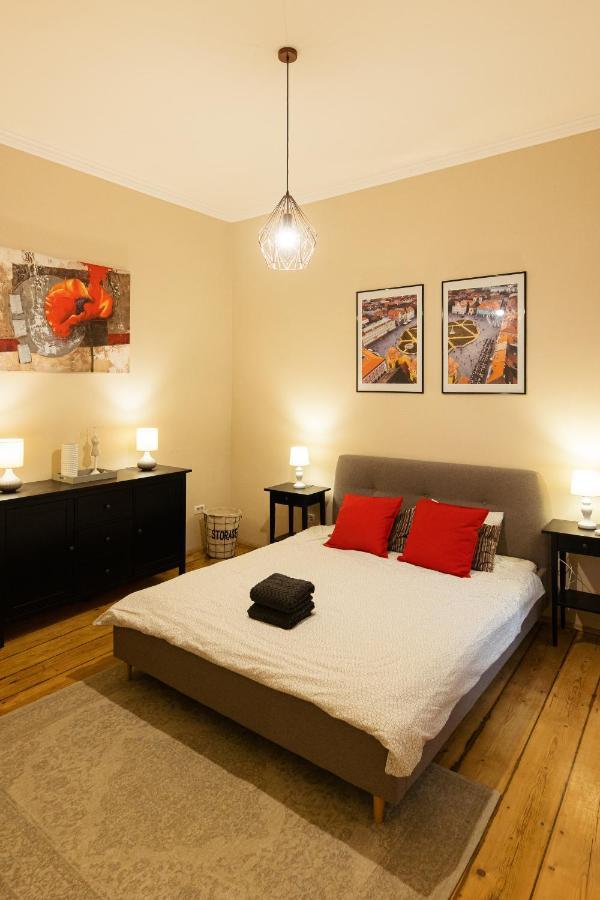 Chic Apartment In Historical City Center Тімішоара Екстер'єр фото