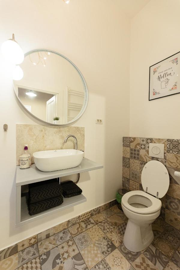 Chic Apartment In Historical City Center Тімішоара Екстер'єр фото