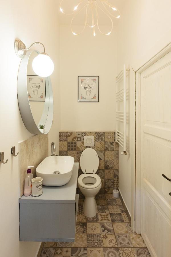 Chic Apartment In Historical City Center Тімішоара Екстер'єр фото