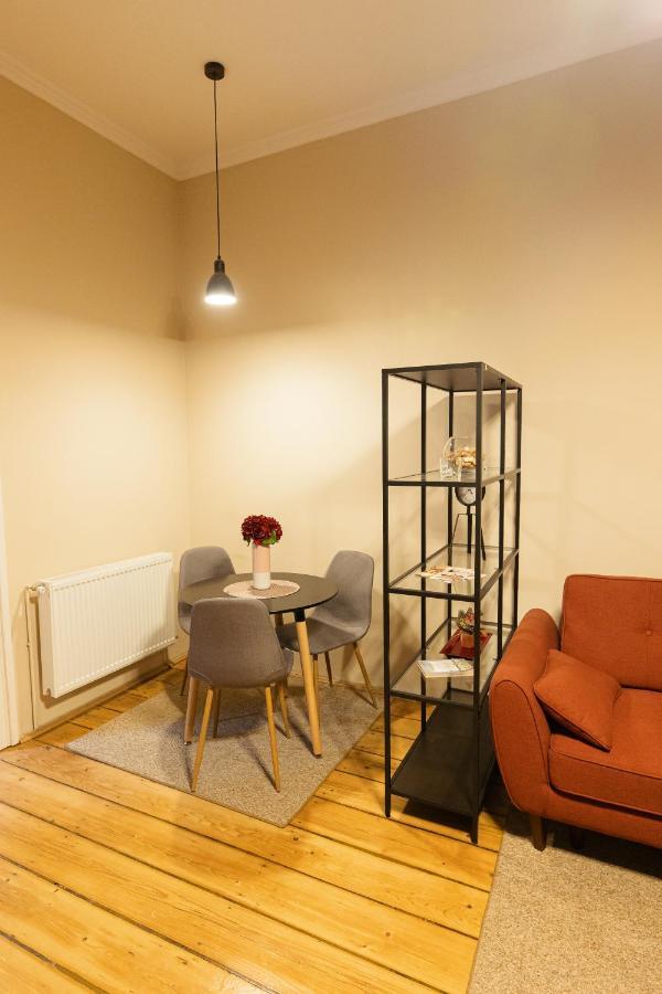 Chic Apartment In Historical City Center Тімішоара Екстер'єр фото