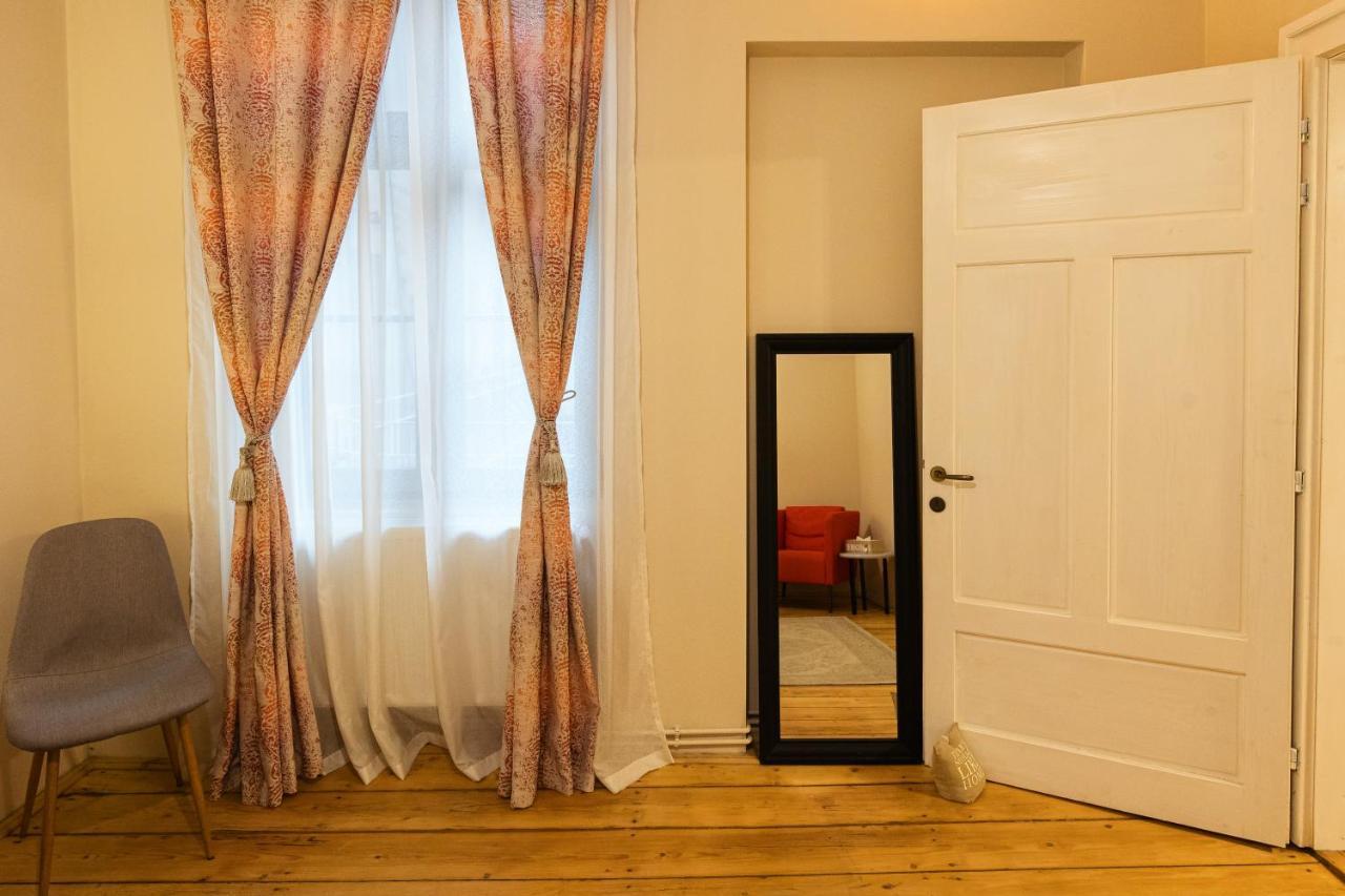 Chic Apartment In Historical City Center Тімішоара Екстер'єр фото