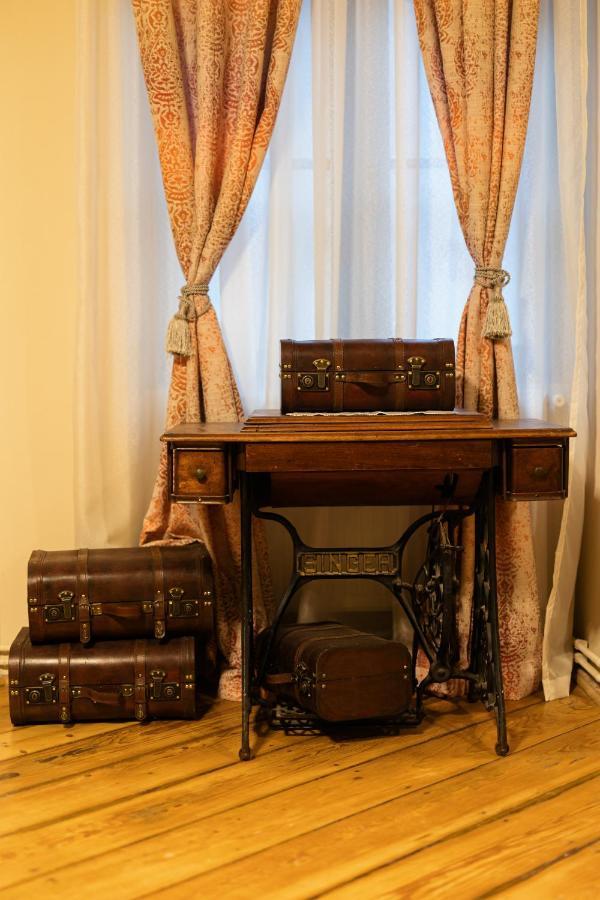 Chic Apartment In Historical City Center Тімішоара Екстер'єр фото