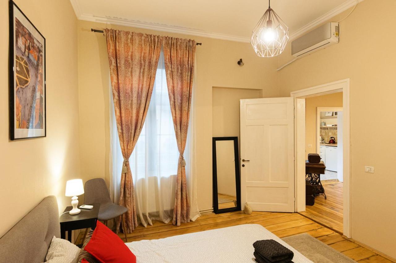 Chic Apartment In Historical City Center Тімішоара Екстер'єр фото