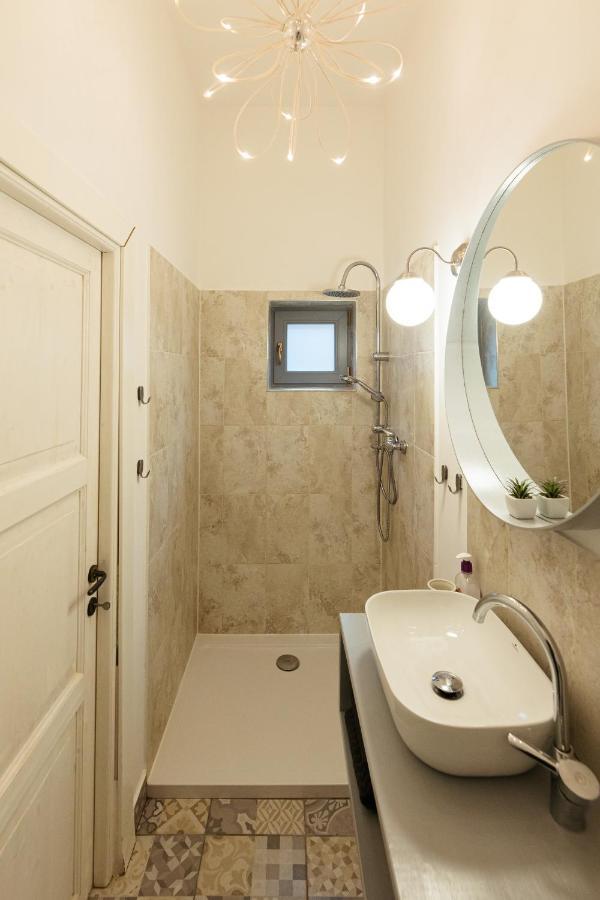 Chic Apartment In Historical City Center Тімішоара Екстер'єр фото