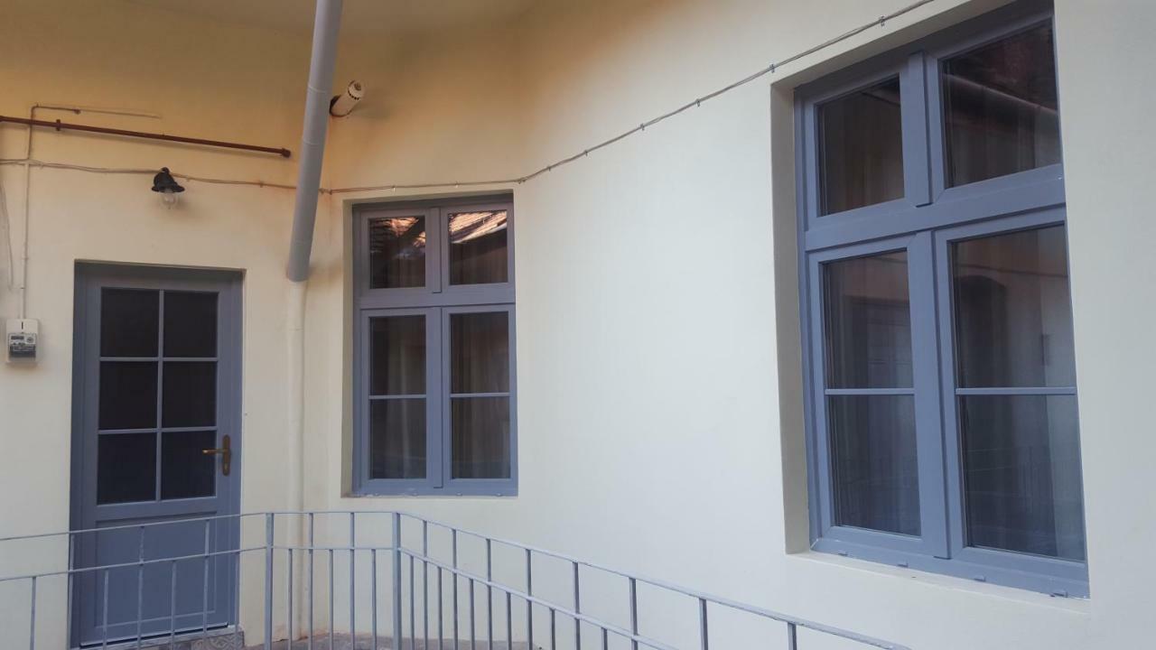 Chic Apartment In Historical City Center Тімішоара Екстер'єр фото